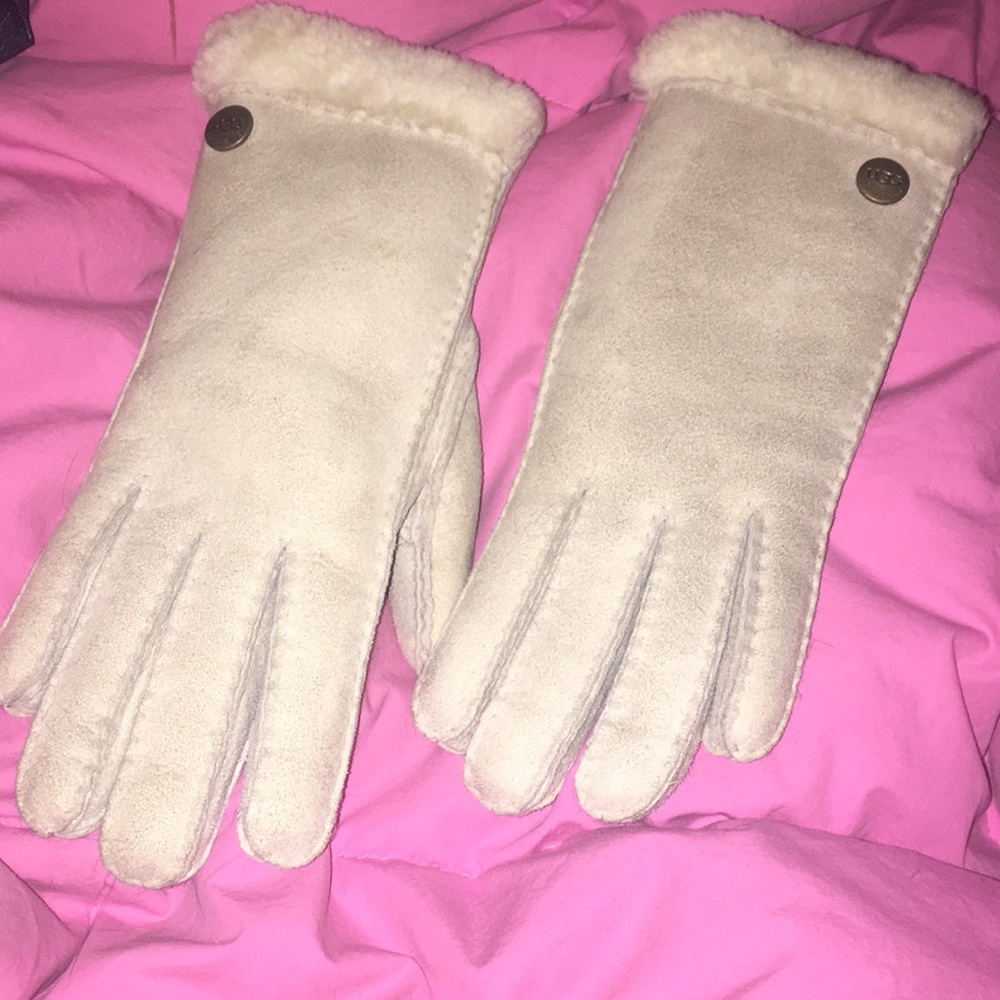 Women’s UGG Gloves NWOT